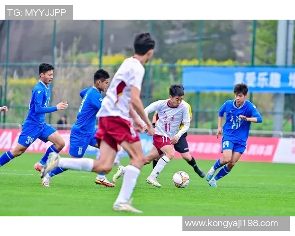 重庆足球队灵活战术解析与球队发展新方向探讨